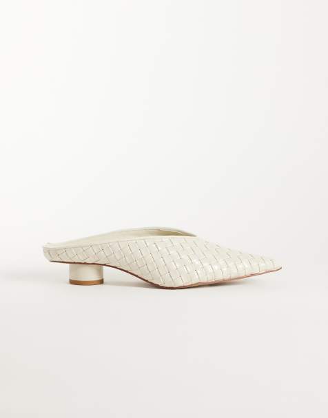 JW PEI Helena geflochtene Mules mit spitzer Zehenpartie in Beige - view 1