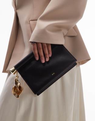 JW PEI - Holly - Verzierte Clutch in Schwarz mit Metallanhänger