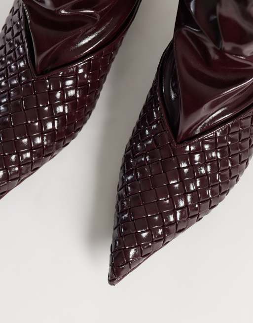 JW PEI Nerissa vävda ankelboots med spetsig tå och klack i vinröd, 2 av 5