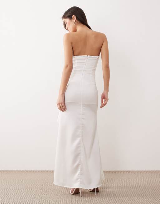 JW PEI – Trägerloses Maxikleid in Weiß mit Blumenapplikation, Rüschen und hohem Beinschlitz, 3 von 4