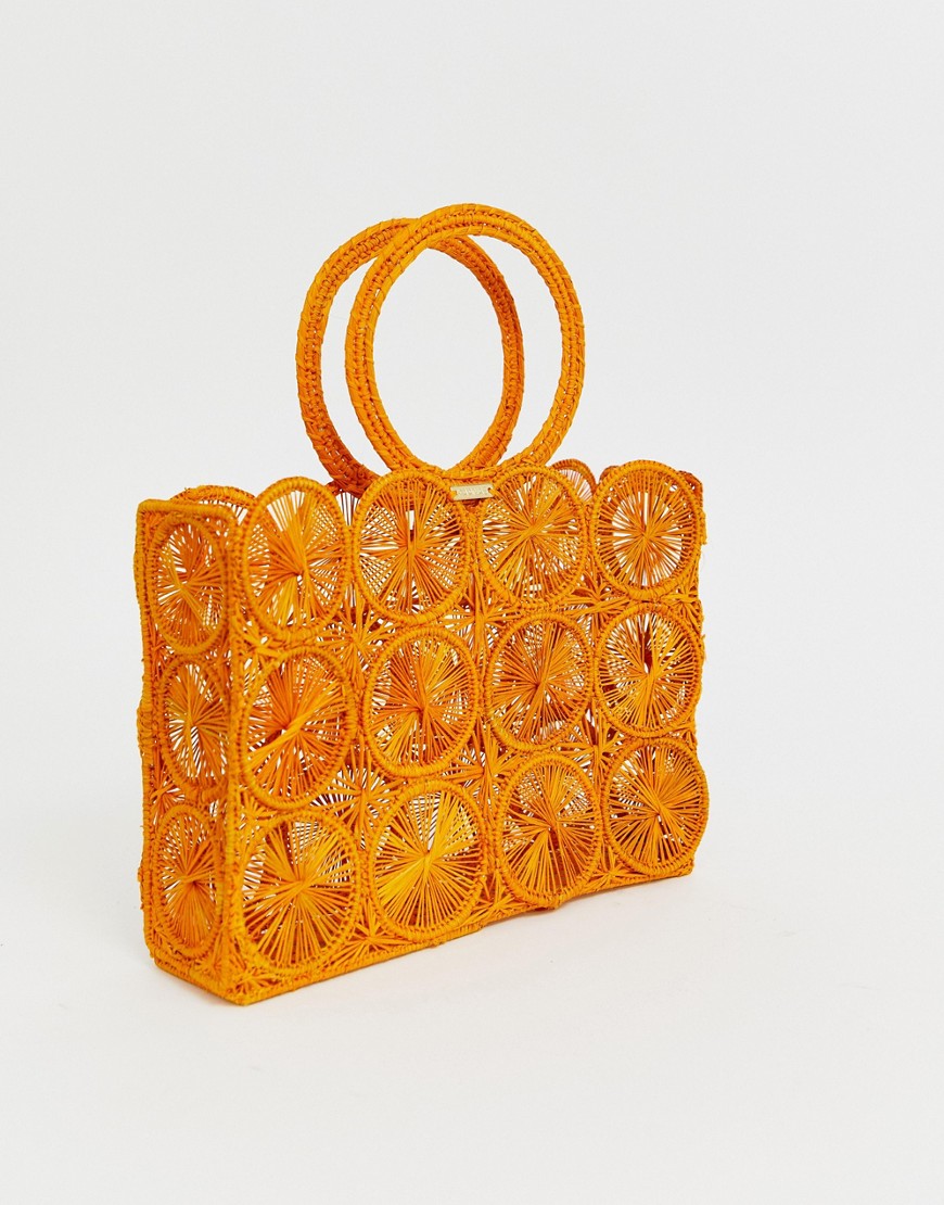 KAANAS – Orange kuvertväska i vävd raffia med rund handtagsdetalj