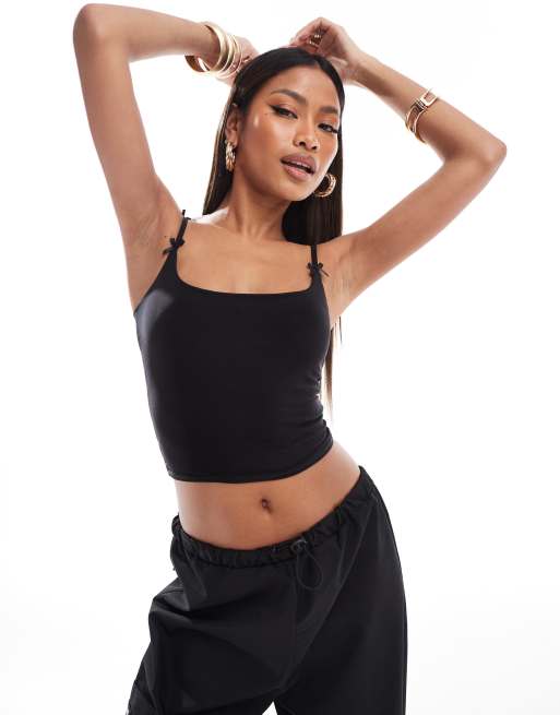 Kaiia – Anschmiegsames Camisole-Oberteil in Schwarz mit Schleifendetail und eckigem Ausschnitt