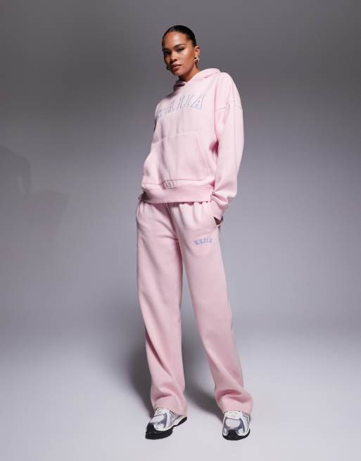 Kaiia – Babyrosa och blått set med broderad logga med huvtröja i oversize och mjukisbyxor med vida ben, exklusivt hos ASOS, 3 av 3