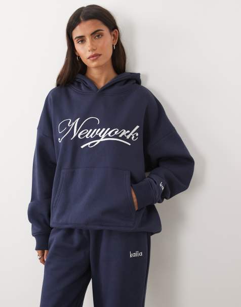 Kaiia bluza z kapturem oversize z haftowanym logo New York, z mieszanki bawełny, część zestawu, granatowa - view 1