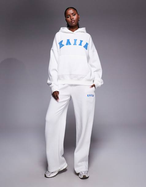 Kaiia - Bomuldsrigt sæt i hvid/blå med joggingbukser med brede ben og oversized hættetrøje med logobrodering - view 1