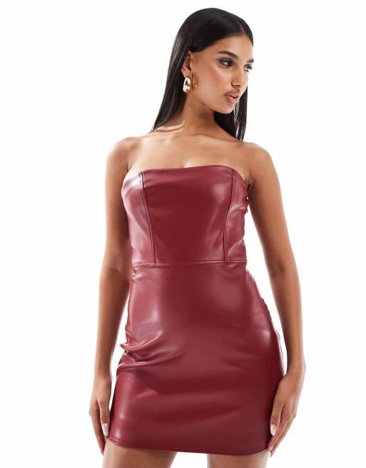 Kaiia - Bordeaux bandeau-minikjole i læderlook - Kun hos ASOS