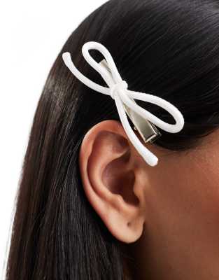 bow hairclips in white