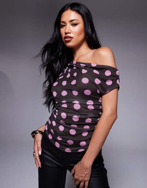 Kaiia - Brun tætsiddende offshoulder-top med drapering og lyserøde polkaprikker i mesh med dobbeltlag - Kun hos ASOS - view 1