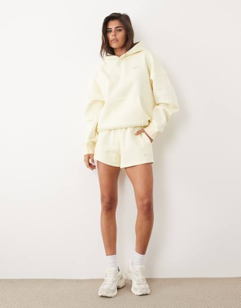 Kaiia – Citrongult set i bomullsmix med huvtröja i oversize med silverfärgad metallogga och sweatshorts - view 1