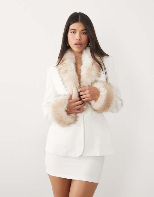 Kaiia co-ord esclusivo con colletto e polsini in pelliccia sintetica e vita stretta, bianco, 2 di 4