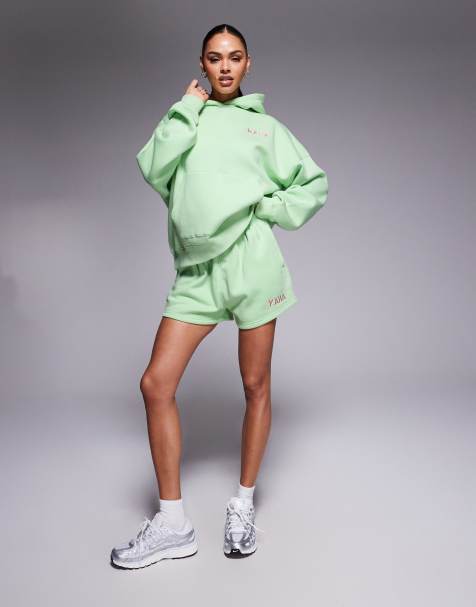 Kaiia - Co-ord set van oversized hoodie en shorts met geborduurd grafisch logo in limoengroen - view 1
