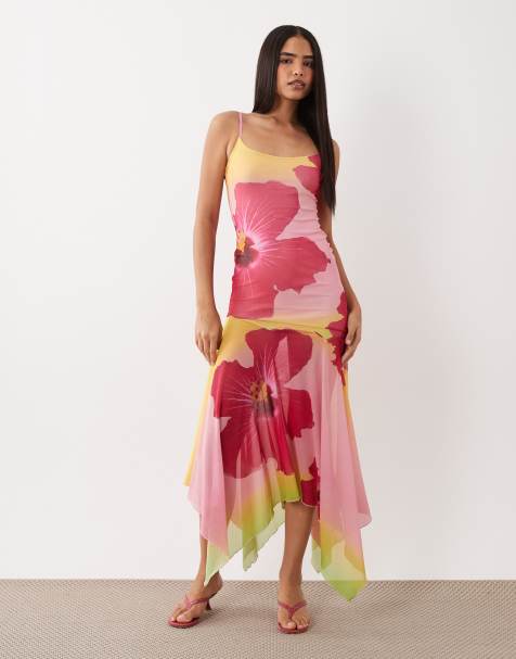 Kaiia - Colección exclusiva - Vestido largo rosa ceñido con estampado floral degradado, cintura baja, bajo asimétrico y cuello ancho de malla - view 1