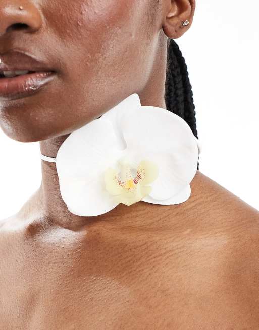Kaiia - Collier ras de cou à fleur tropicale - Blanc