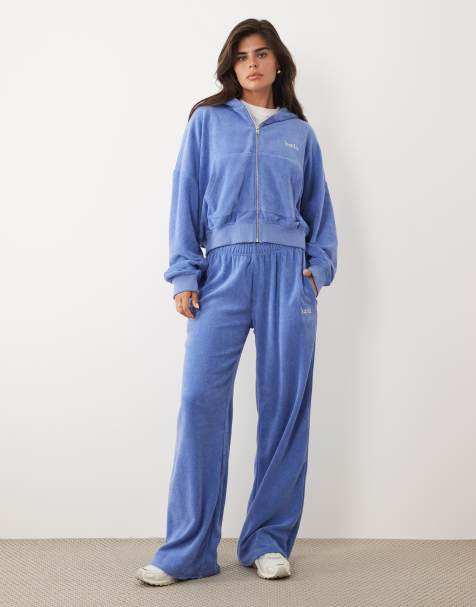 Kaiia - Conjunto azul aciano de joggers de pernera ancha y sudadera extragrande con capucha, cremallera y logo bordado de tejido rizado - view 1