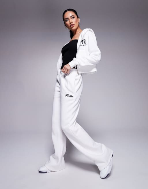 Kaiia - Coordinato color crema con felpa corta con cappuccio e zip e joggers con numero e angelo