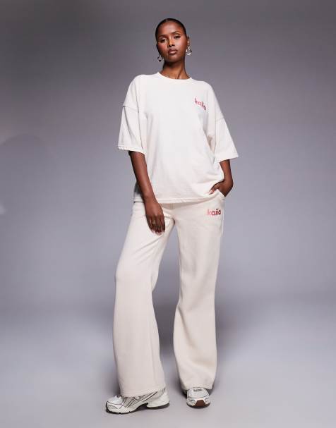 Kaiia - Coordinato color crema con joggers, felpa con cappuccio oversize, t-shirt oversize con grafica stile sticker sul retro - view 1