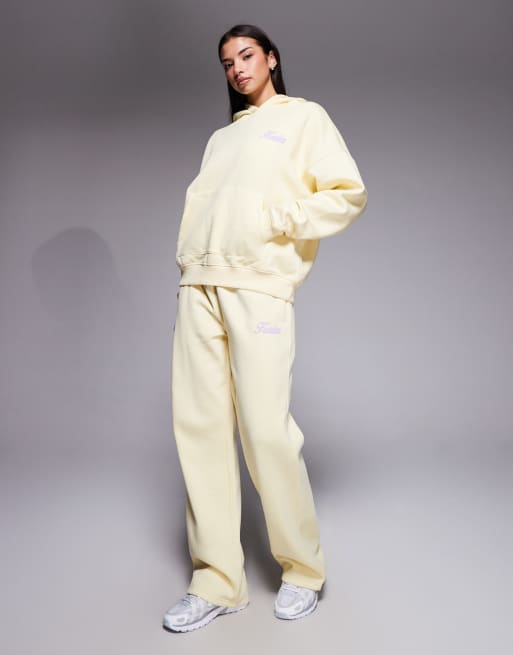 Kaiia - Coordinato composto da felpa con cappuccio oversize e joggers a fondo ampio color limone e lilla con stampa grafica bombata sul retro