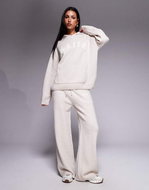 Kaiia - Coordinato con felpa con cappuccio e pantaloni a fondo ampio in maglia color avena con logo ricamato