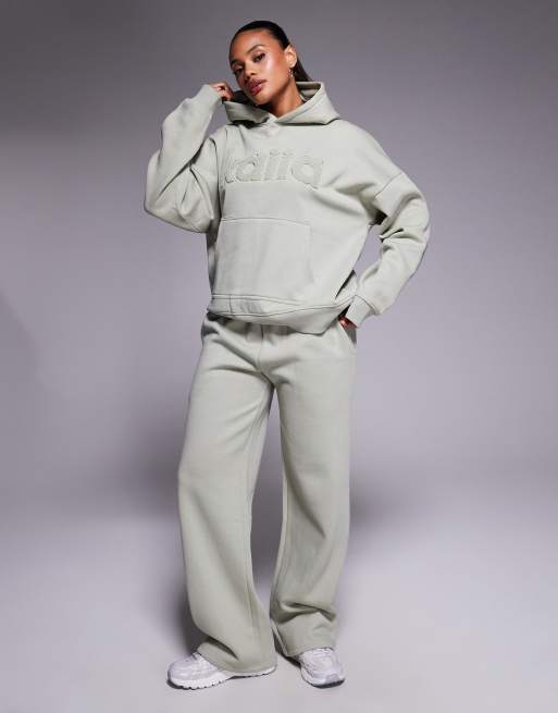 Kaiia - Coordinato in pile borg verde salvia con felpa con cappuccio oversize con logo e joggers