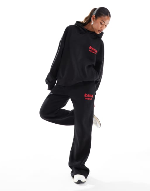 Kaiia - Coordinato nero con T-shirt corta con stampa di ciliegie con fiocco, felpa con cappuccio e joggers