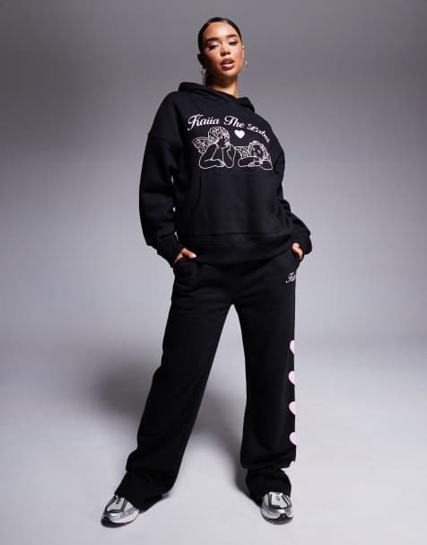 Kaiia - Coordinato nero e rosa con t-shirt oversize, felpa con cappuccio e joggers con logo ad angelo - view 1