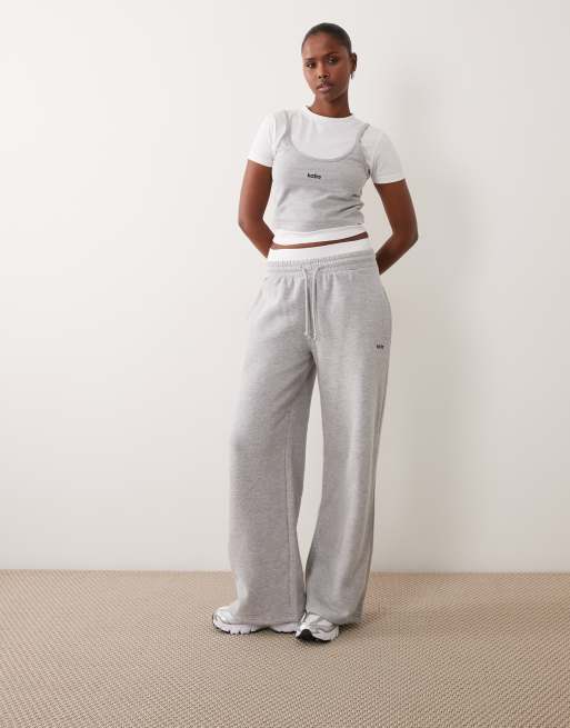 Kaiia cotton rich cap sleeve t-shirt and layered crop top and jogger in grey and white, 3 of 3