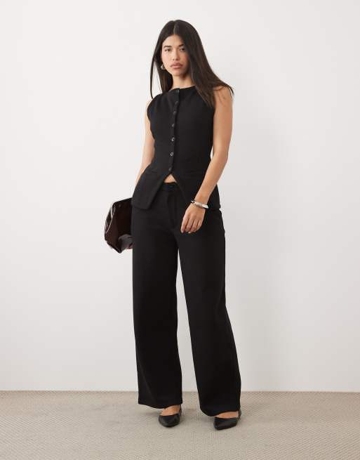 Kaiia cotton rich sleeveless button front split front sweat waistcoat top co-ord in black, 2 of 4