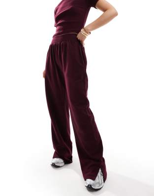 Kaiia Kaiia cotton rich wide leg joggers co-ord in burgundy-Red
