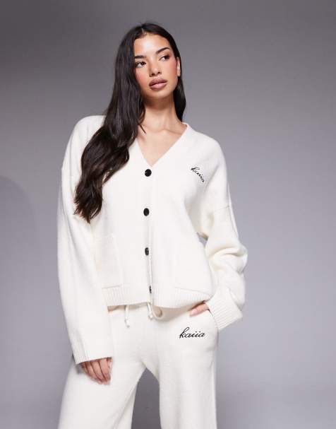 Kaiia - Cremehvid strikket cardigan med gennemgående knapper og broderet logo i uldfølelse - Del af sæt - view 1