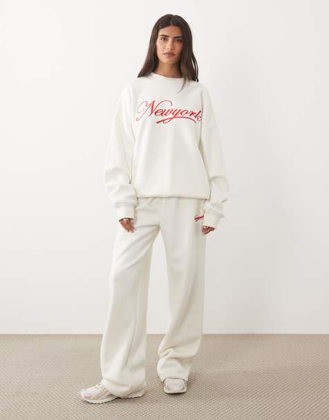 Kaiia - Cremehvidt og rødt sæt med oversized hættetrøje med broderet 'New York'-logo og joggingbukser i bomuldsrigt stof - view 1