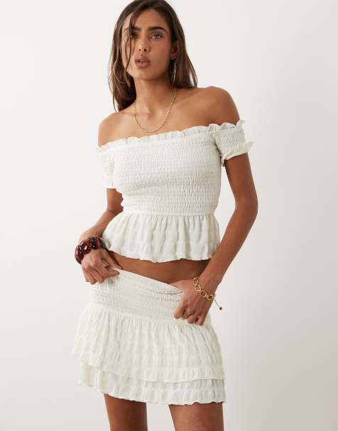 Kaiia - Cremehvidt sæt med bardot-top med peplum-kant og mininederdel med rynker og tekstur - Kun hos ASOS - view 1