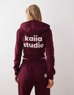 Kaiia - Cropped-Kapuzenjacke in Burgunderrot und Rosa mit Stern-Logoprint und Reißverschluss, Kombiteil-Bunt