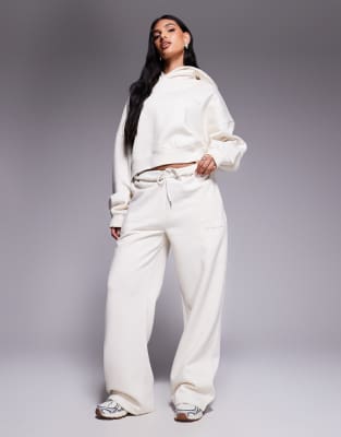 Kaiia - Cropped Oversize-Kapuzenpullover in milchigem Hellbeige mit Bubble-Logoprägung, Kombiteil-Lila