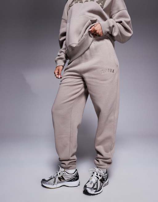Kaiia cuffed trackies in light taupe (part of a set), 2 of 5