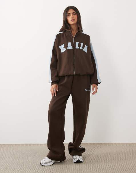Kaiia – Czekoladowo-niebieski zestaw bogaty w bawełnę z haftowanym logo: zapinana na zamek bluza oversize z zabudowanym dekoltem i joggersy - view 1