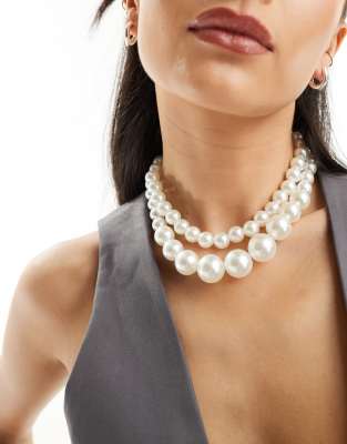 double row pearl necklace in white