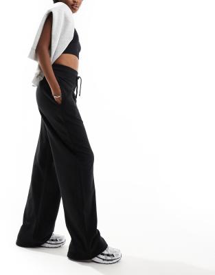 drawstring wide leg sweatpants in black