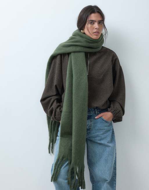 Kaiia écharpe oversize à franges ultra douce en olive, en exclusivité, 3 de 5