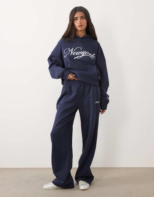 Kaiia - Ensemble pantalon de jogging et sweat à capuche oversize en coton majoritaire avec inscription New York brodée - Bleu marine, 3 de 3