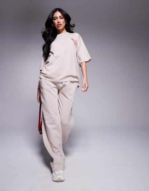 Kaiia - Ensemble pantalon de jogging, t-shirt et sweat à capuche oversize avec logo cœur - Rouge/taupe - view 1