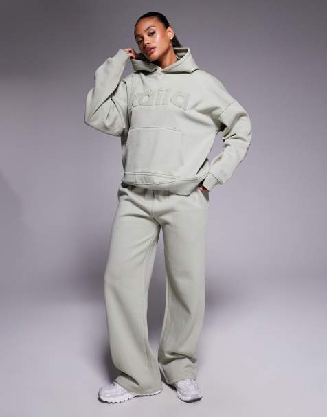 Kaiia - Ensemble sweat à capuche oversize avec logo en imitation peau de mouton et pantalon de jogging - Vert sauge - view 1