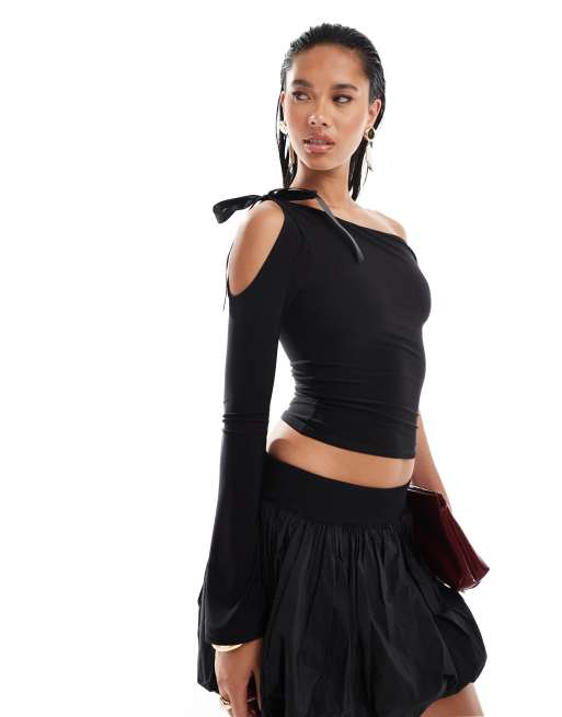 Kaiia - Etærmet oneshoulder-top med sløjfe i sort
