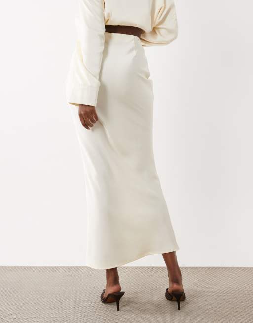 Kaiia exclusieve satijnen bias-cut maxi rok co-ord in crème, 4 van 5