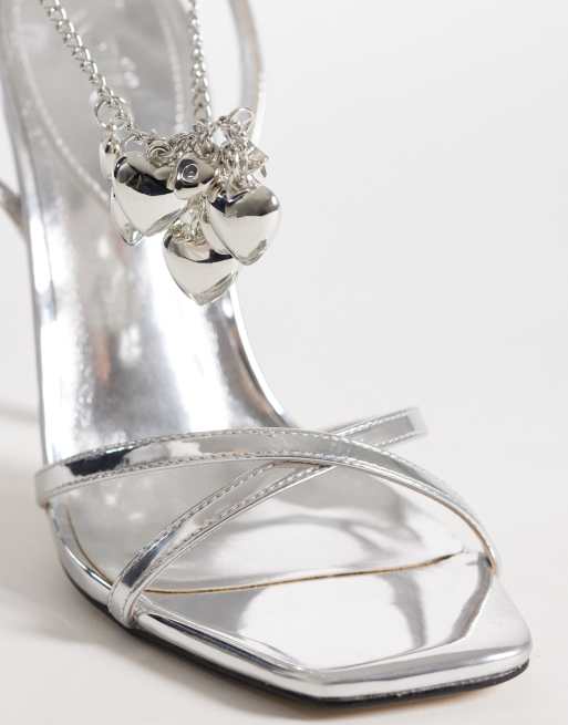 Kaiia exclusive 00s strappy heart chain detail heeled sandals in metallic silver, 4 of 4