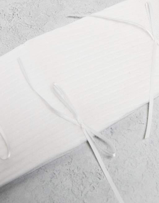 Kaiia exclusive 2 pack ribbed satin bow detail knee high socks in black and white, 2 of 3