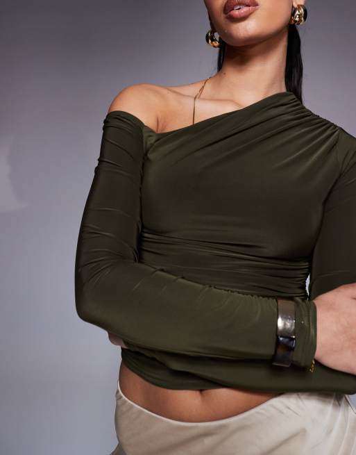 Kaiia – Exclusive – Anschmiegsames, doppellagiges, langärmliges Trägertop in Khaki mit Off-Shoulder-Träger  , 3 von 4