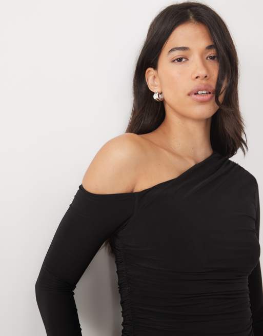 Kaiia – Exclusive – Anschmiegsames, doppellagiges, langärmliges Trägertop in Schwarz mit Off-Shoulder-Träger  , 4 von 4