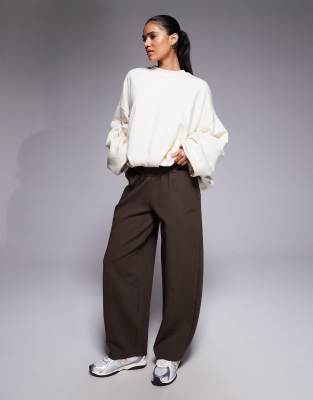 Kaiia - Exclusive - Barrel-Jogginghose in Schokobraun mit Ziernaht und hohem Baumwollanteil-Brown