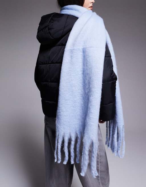 Kaiia Exclusive – Błękitny bardzo miękki szalik oversize z frędzlami, 2 z 3