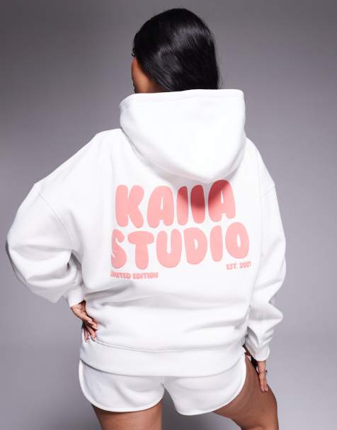 Kaiia – Exclusive – Biała bluza oversize z dużą zawartością bawełny, z kapturem i wypukłą grafiką z logo na plecach w kolorze czerwonym, część zestawu - view 1